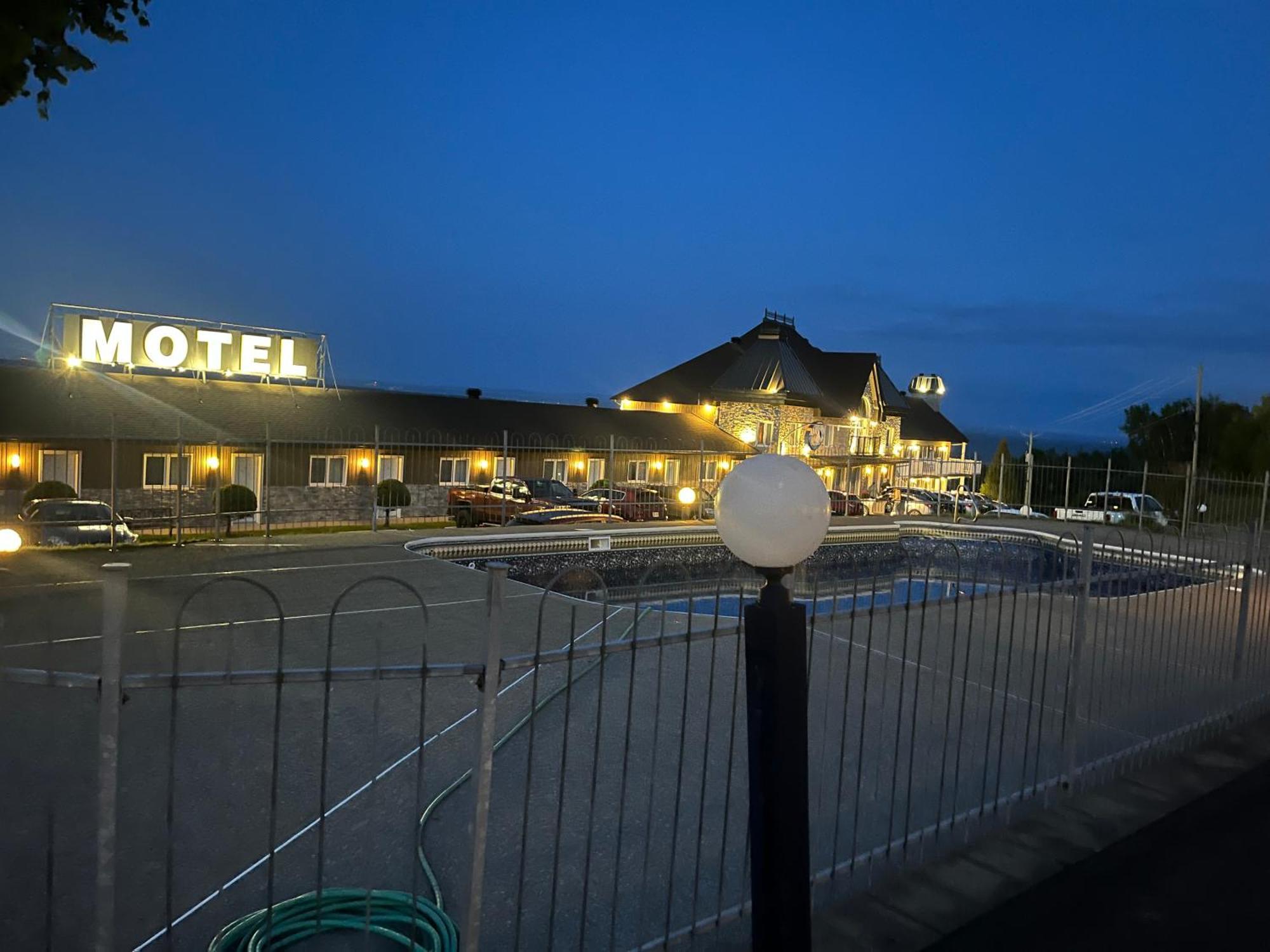 Motel Vue Belvedere Saint-Simeon  Exterior photo